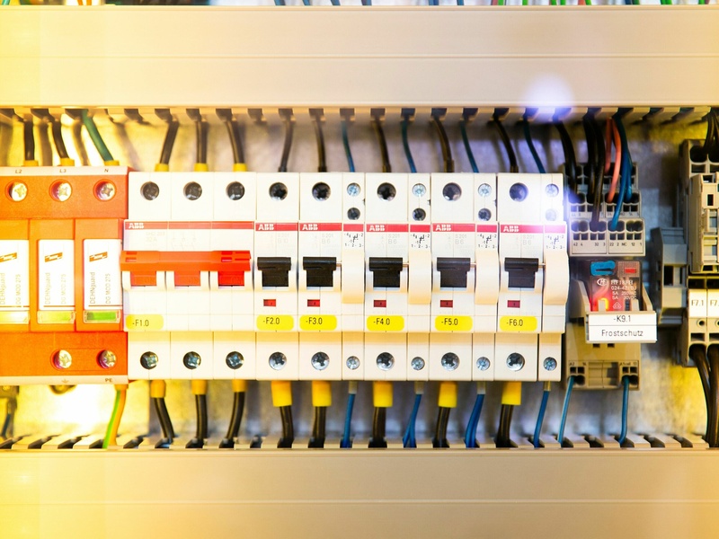 Basse tension / Préparation à l'habilitation électrique : BS / BE (m) / BE (v) / BE (m.e)